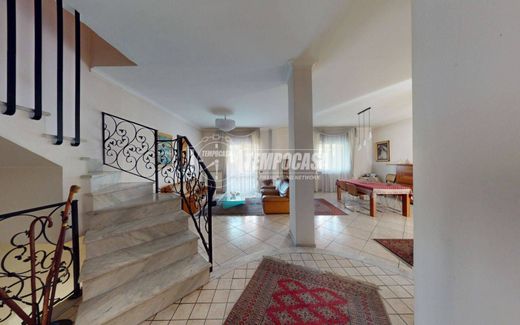 Элитный дом, Аверса, Provincia di Caserta