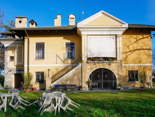 Villa a Saluzzo, Cuneo