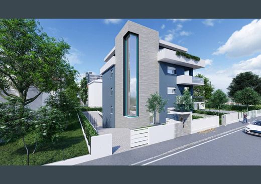 Penthouse Modena, Modena ilçesinde