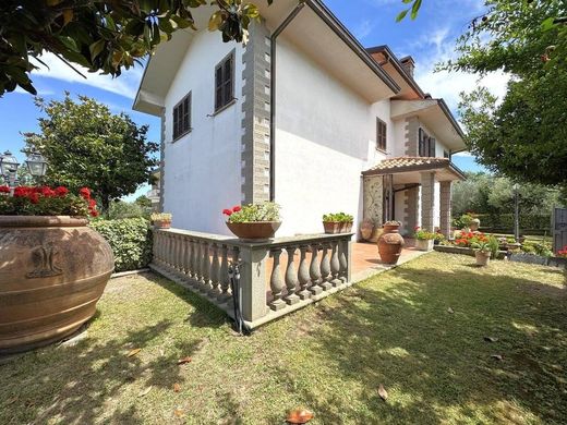Villa a Viterbo, Lazio