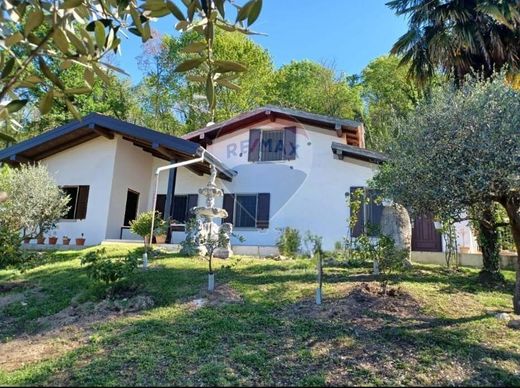 Villa in Gavirate, Provincia di Varese