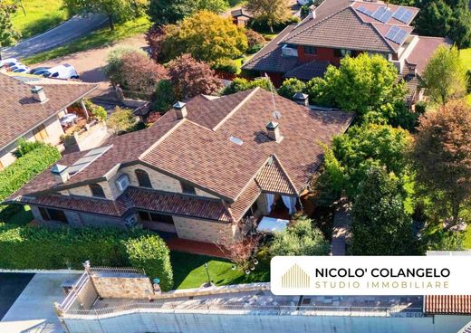 Villa in Lainate, Milan