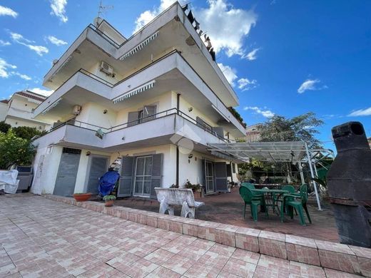 Вилла, Pollena Trocchia, Napoli