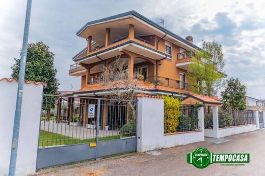 Villa in Inveruno, Città metropolitana di Milano