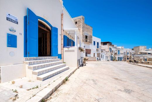 Apartment / Etagenwohnung in Favignana, Trapani