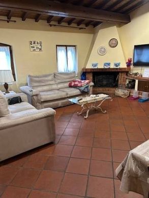 Country House in Campi Bisenzio, Florence