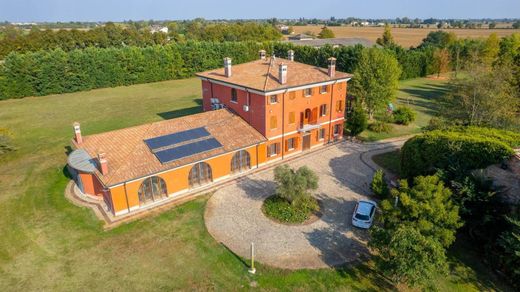 Villa in Curtatone, Province of Mantua