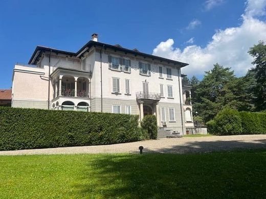 Casciago, Provincia di Vareseのペントハウス