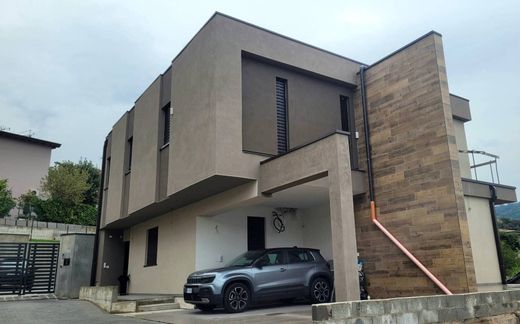 빌라 / Cellatica, Provincia di Brescia