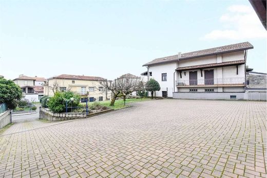 Villa in Beregazzo con Figliaro, Provincia di Como