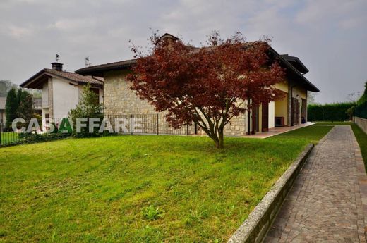Villa en Albano Sant'Alessandro, Bérgamo