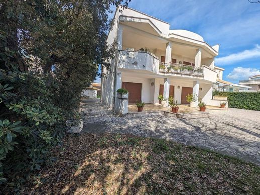 Villa in Fiumicino, Rome