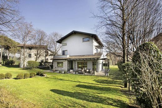 Villa Brembate di Sopra, Bergamo ilçesinde