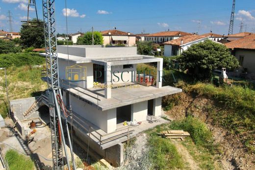 Villa Castelnuovo del Garda, Verona ilçesinde