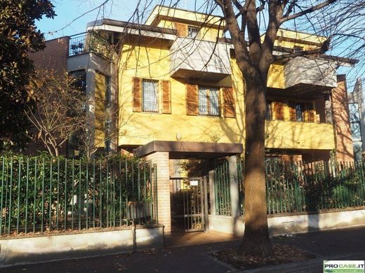别墅  Saronno, 瓦雷泽省