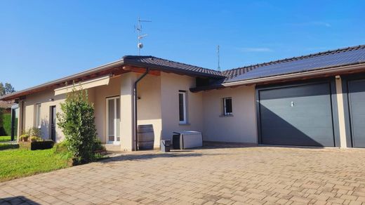 Βίλα σε Carnago, Provincia di Varese
