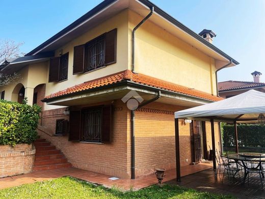 Villa in Peschiera Borromeo, Città metropolitana di Milano