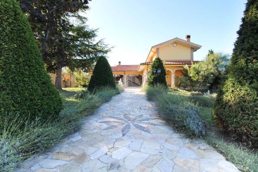 Villa - Pineto, Provincia di Teramo