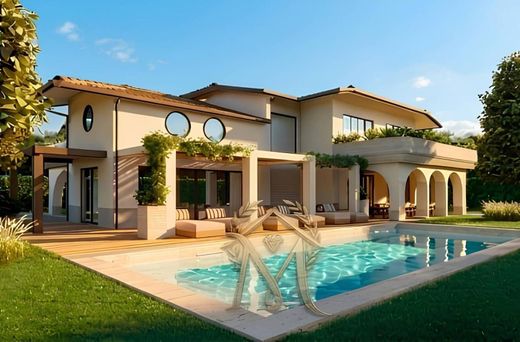 Villa Forte dei Marmi, Lucca ilçesinde