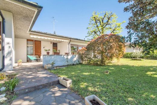 Villa in Cesate, Milan