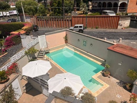 Terraced house in Torre del Greco, Naples