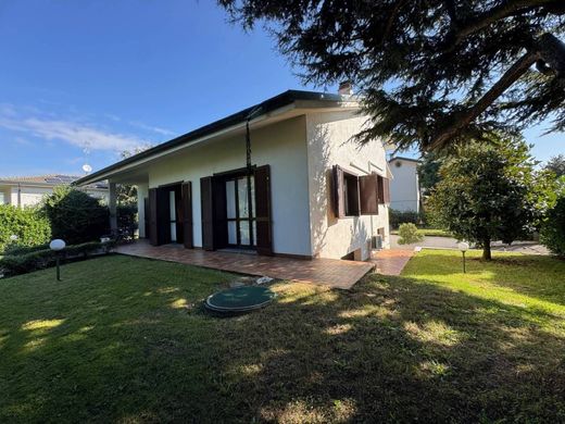 Villa in Lainate, Milan