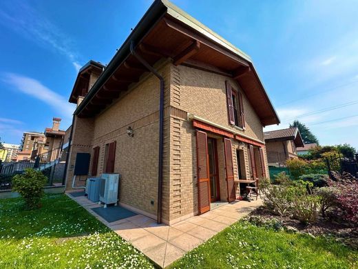 Villa a Paderno Dugnano, Milano