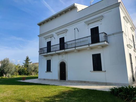 Villa in Trani, Provincia di Barletta - Andria - Trani