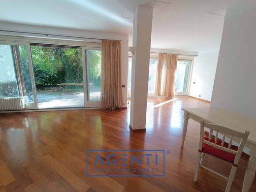 Appartement in Monza, Provincia di Monza e della Brianza