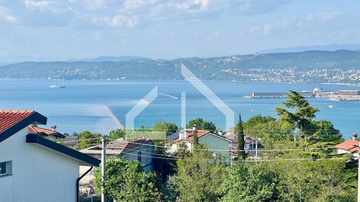 Villa a Muggia, Trieste