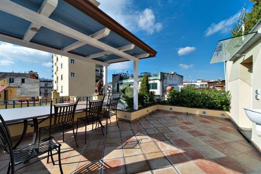 Piso / Apartamento en Nápoles, Napoles