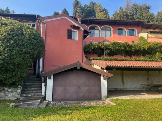 Βίλα σε Ameno, Provincia di Novara