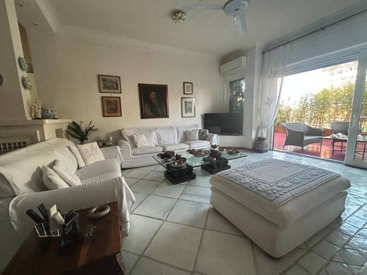 아파트 / 나폴리, Napoli