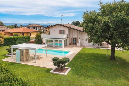 Villa - Borgo Ticino, Provincia di Novara