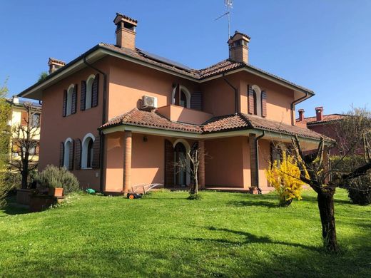 Villa in Siziano, Provincia di Pavia