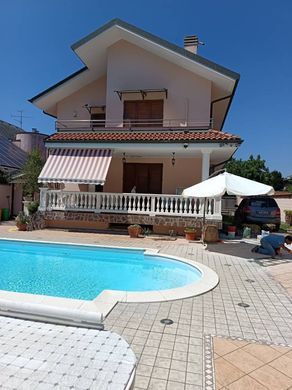 Villa in Sedriano, Città metropolitana di Milano