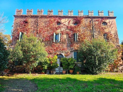 Villa Castelnuovo del Garda, Verona ilçesinde