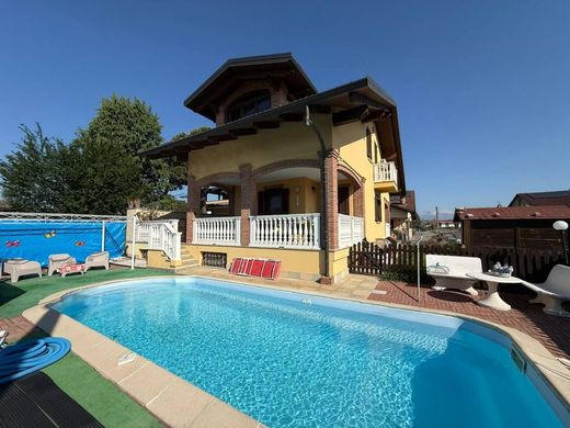 Villa in Bosconero, Turin