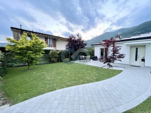 Villa in Villanuova sul Clisi, Provincia di Brescia