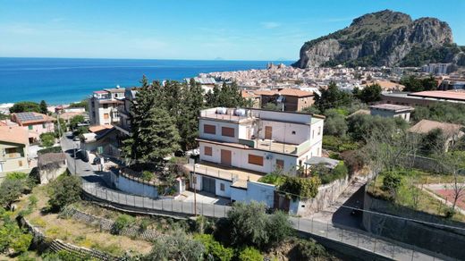 Villa a Cefalù, Palermo