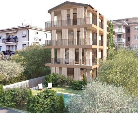 Piso / Apartamento en Torri del Benaco, Provincia di Verona