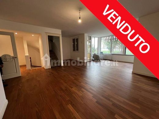 Willa w Basiglio, Città metropolitana di Milano