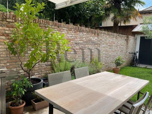 Appartement in Treviso, Provincia di Treviso