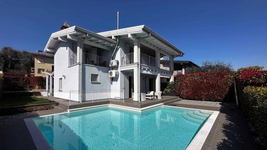 Villa a Polpenazze del Garda, Brescia