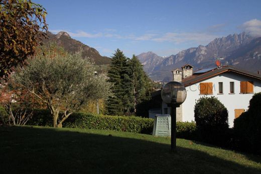 Villa Galbiate, Lecco ilçesinde