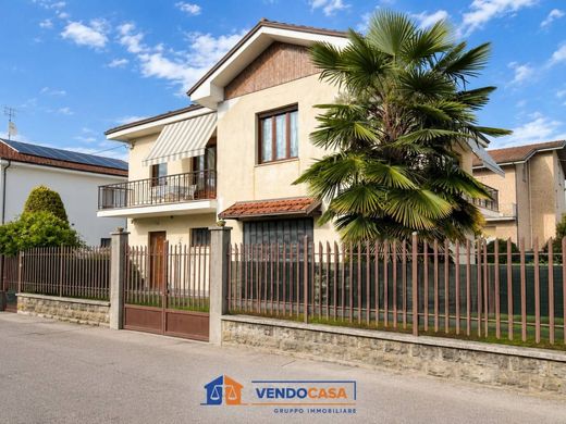 Villa Cherasco, Cuneo ilçesinde