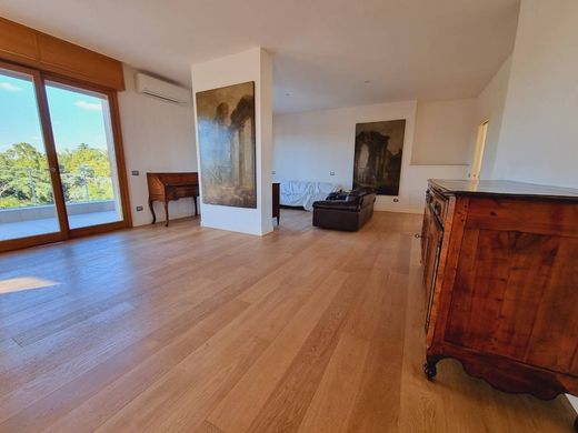 Penthouse in Reggio nell'Emilia, Provincia di Reggio Emilia