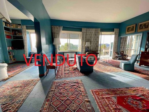 Apartment / Etagenwohnung in Rom, Latium