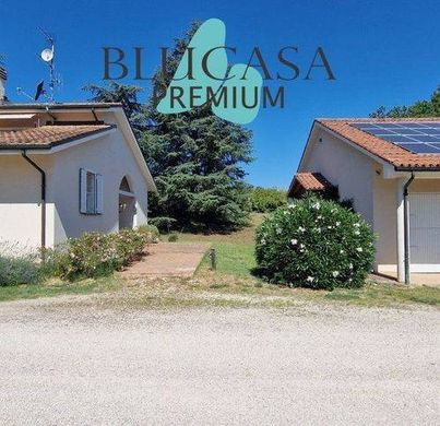 豪宅  Castrocaro Terme, 弗利省