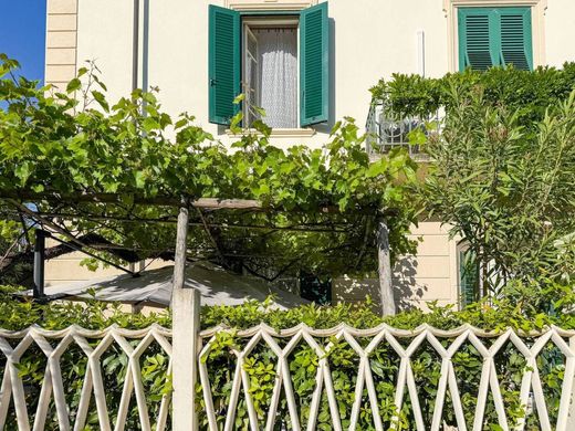 Villa Viareggio, Lucca ilçesinde